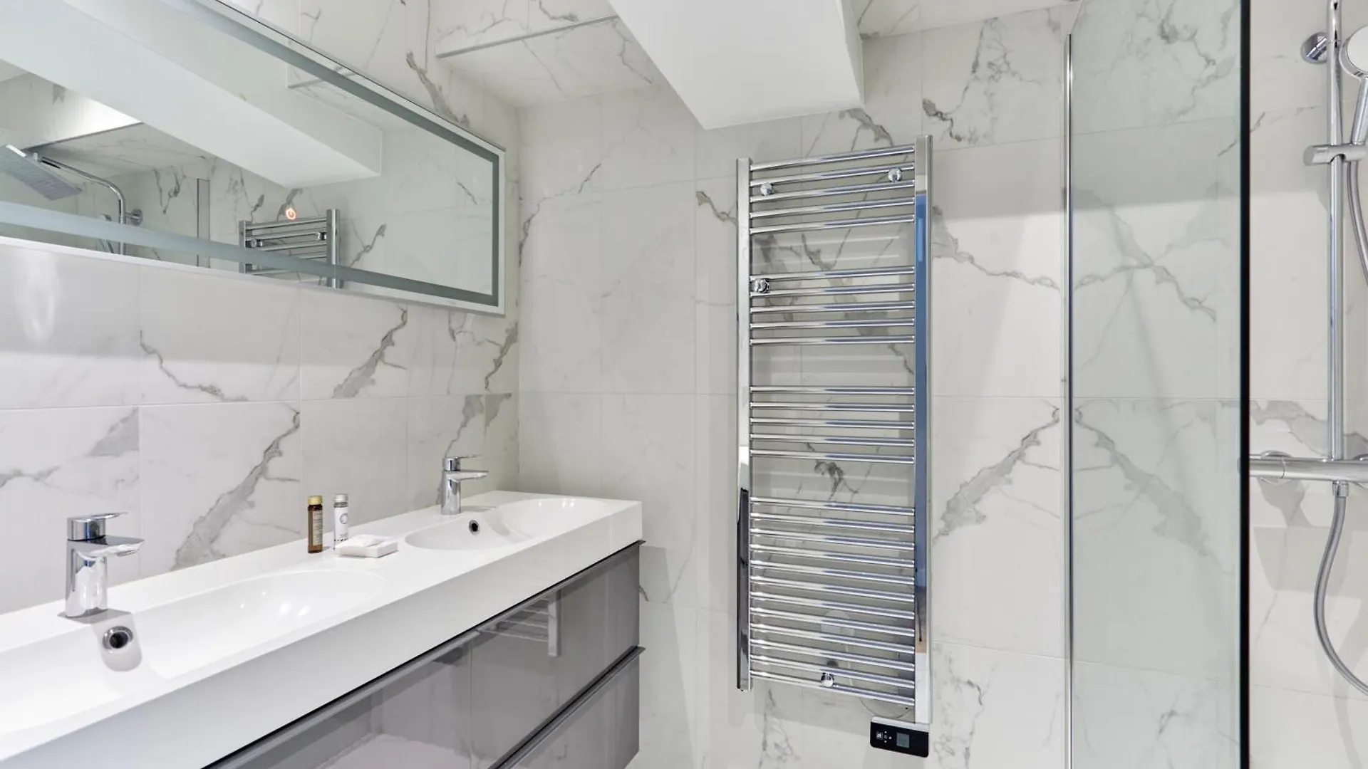Apartment Grand Appartement 4Br - 17Th Arrondissement Paris France